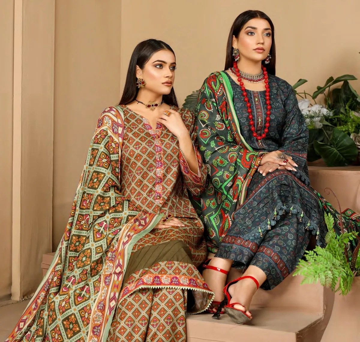 Elegant Munira Dhanak 3-Piece Suit in Luxurious Fabric - Style MUN456