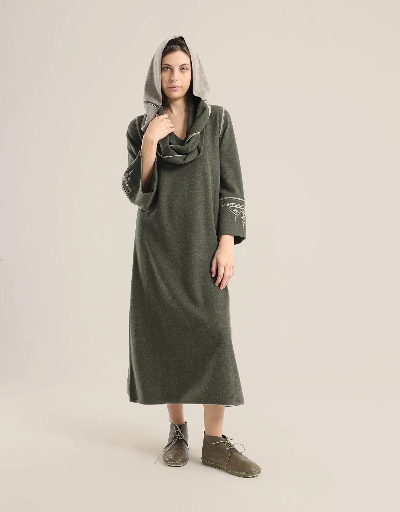 Reversible hooded scarf in 2 coloured jacquard