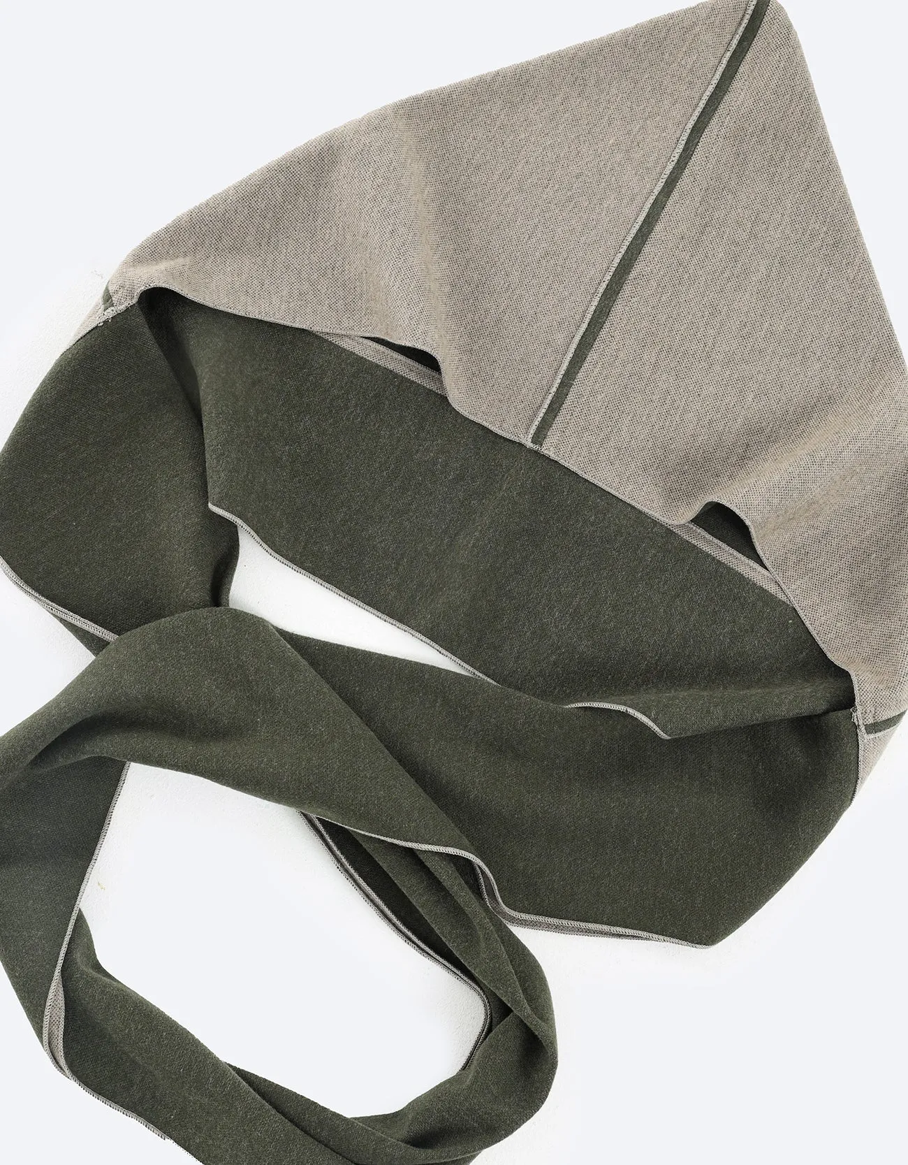 Reversible hooded scarf in 2 coloured jacquard